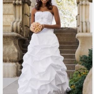 David's Bridal Strapless Wedding Dress size 2 petite NWT